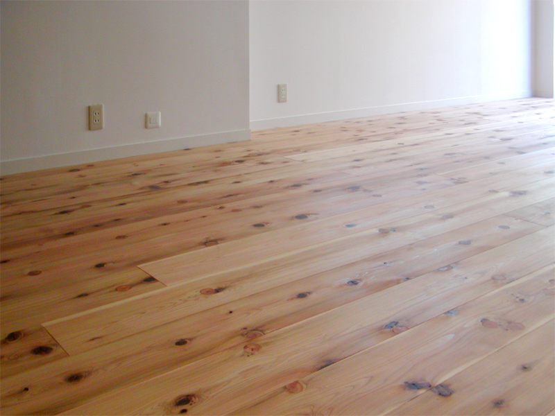 iyoの7年-13　引渡の時の真新しい杉の床