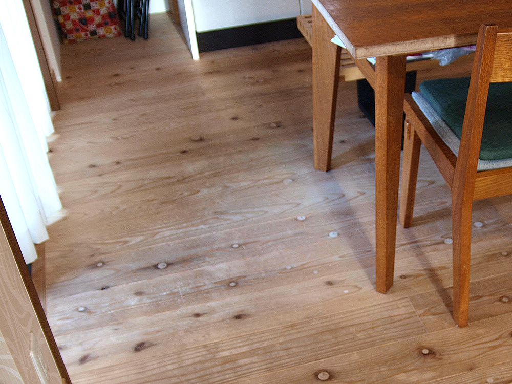 杉板の床１年　メンテンス前