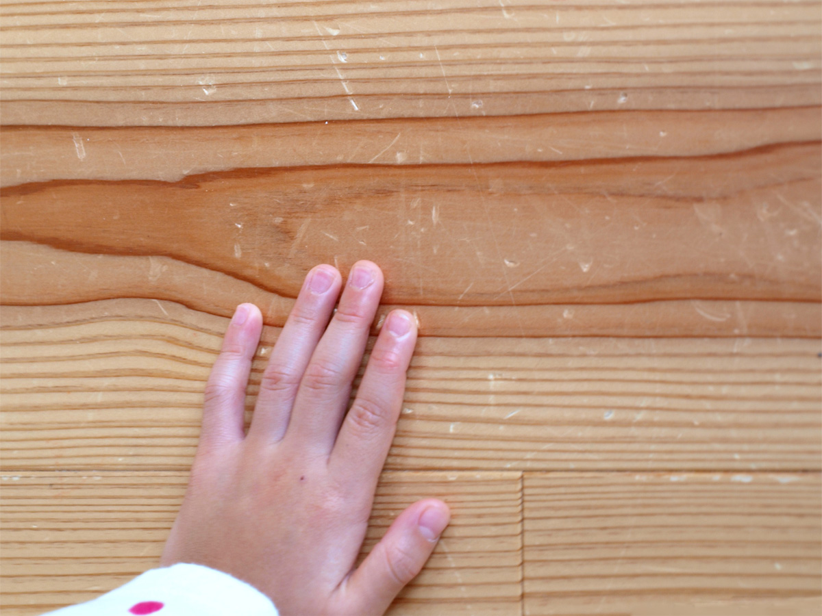 杉板の傷やへこみ