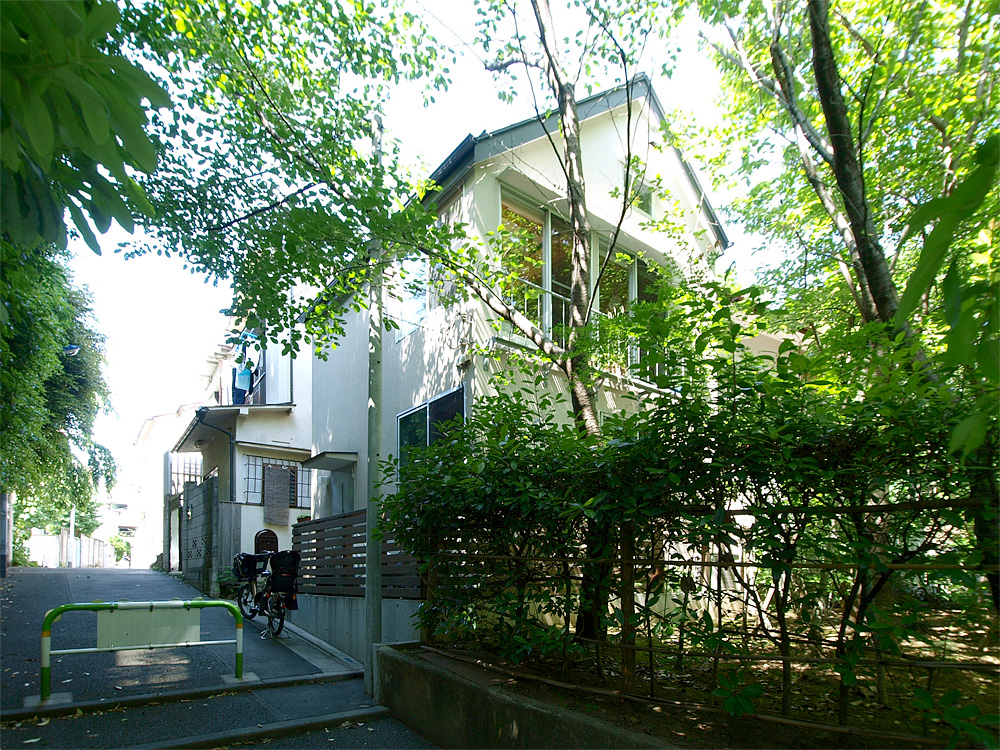 家族4人の小さな家　マニハウス