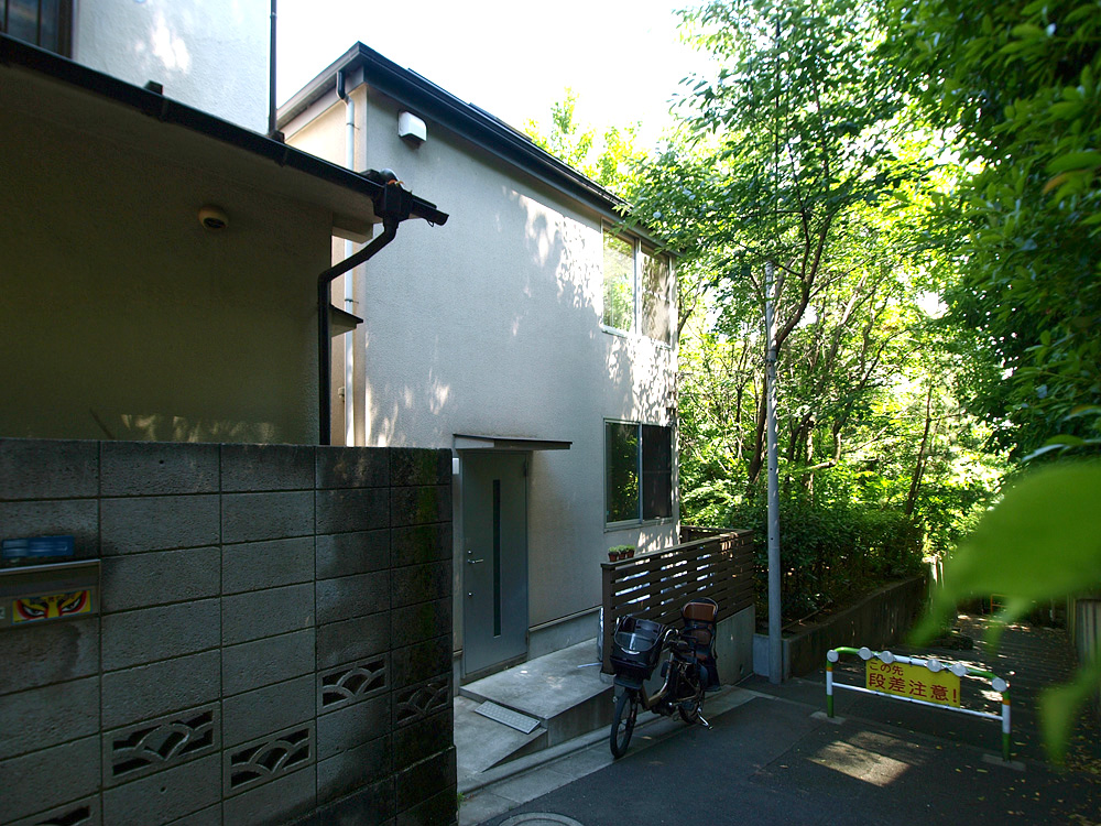 家族4人の小さな家　マニハウス