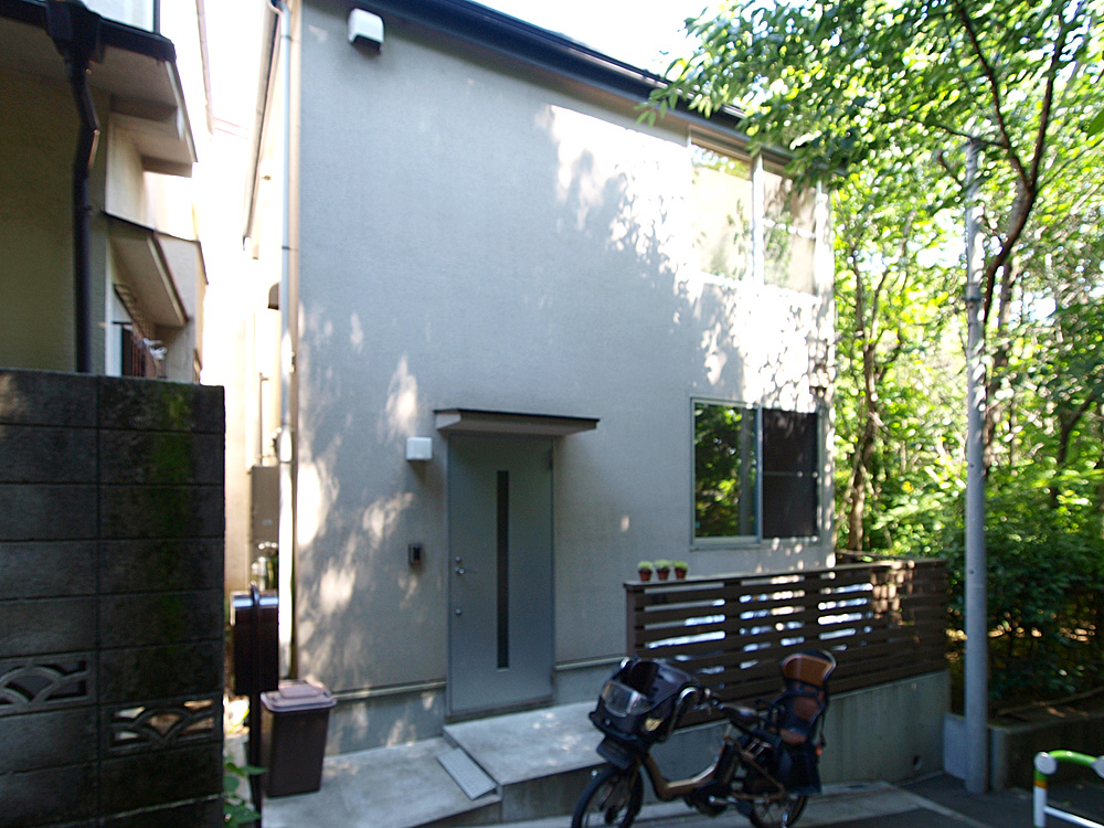 家族4人の小さな家　マニハウス