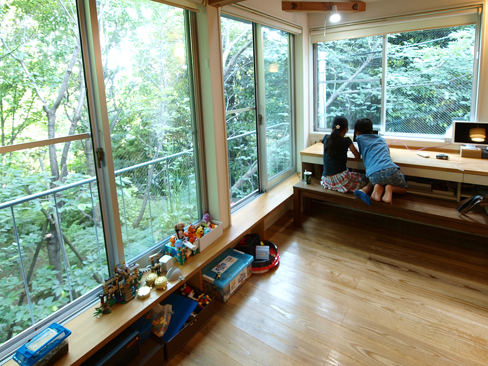 家族4人の小さな家　マニハウス