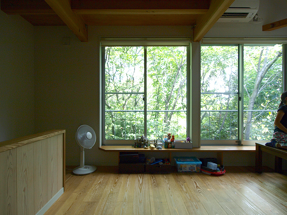 家族4人の小さな家　マニハウス