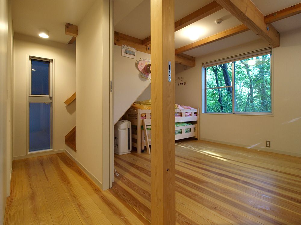 家族4人の小さな家　マニハウス