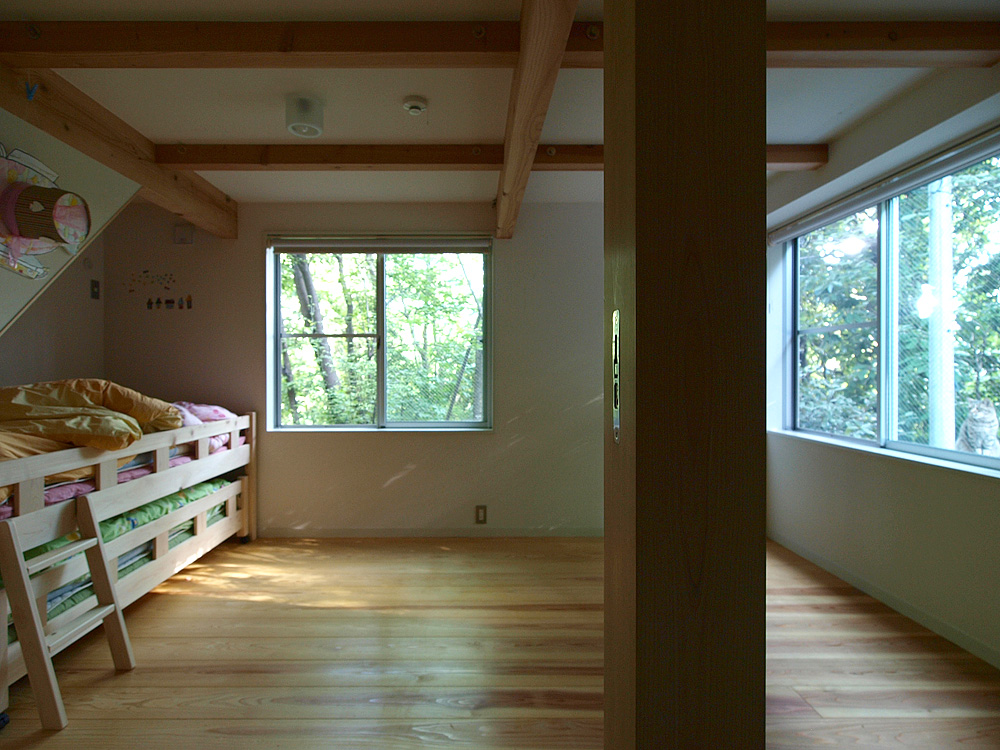 家族4人の小さな家　マニハウス