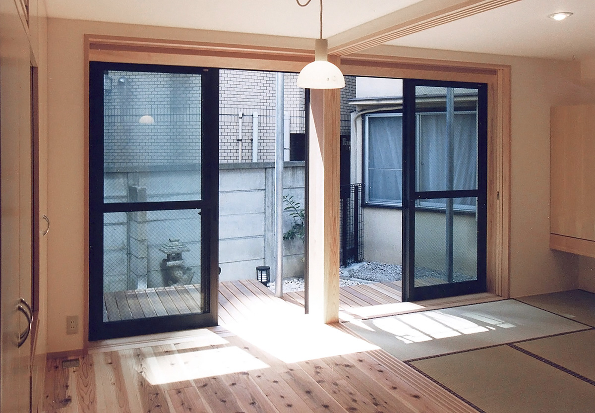 密集地の70代夫婦の家　K-HOUSE　リビングと和室