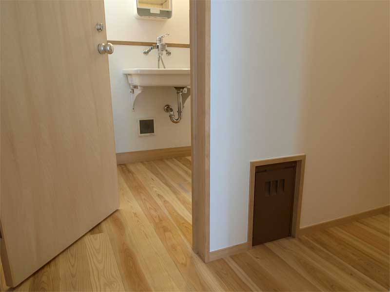 LWH003立川の家　猫ドア