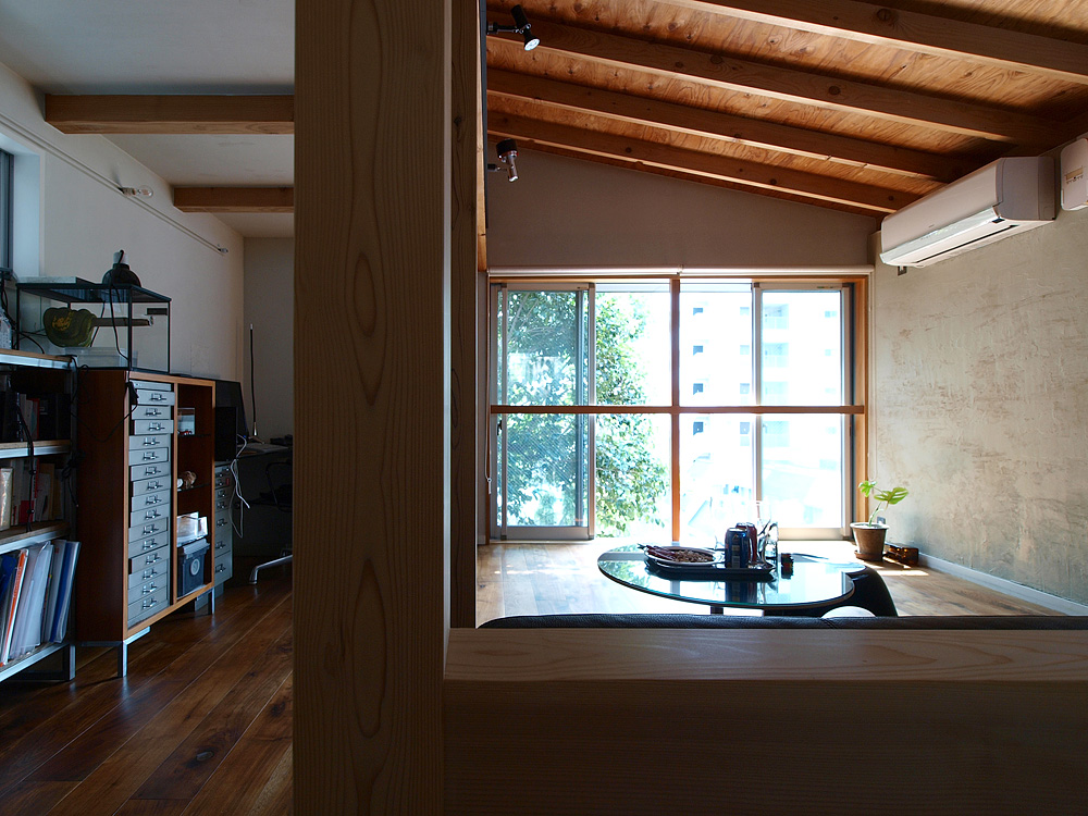 LWH002　６年後　階段から２階をみる