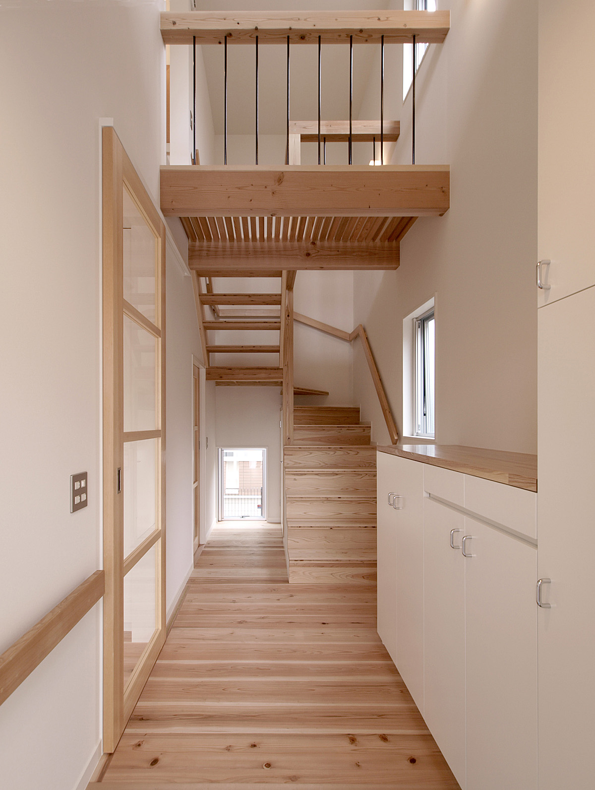 にしこいの家 玄関・玄関ホール・階段