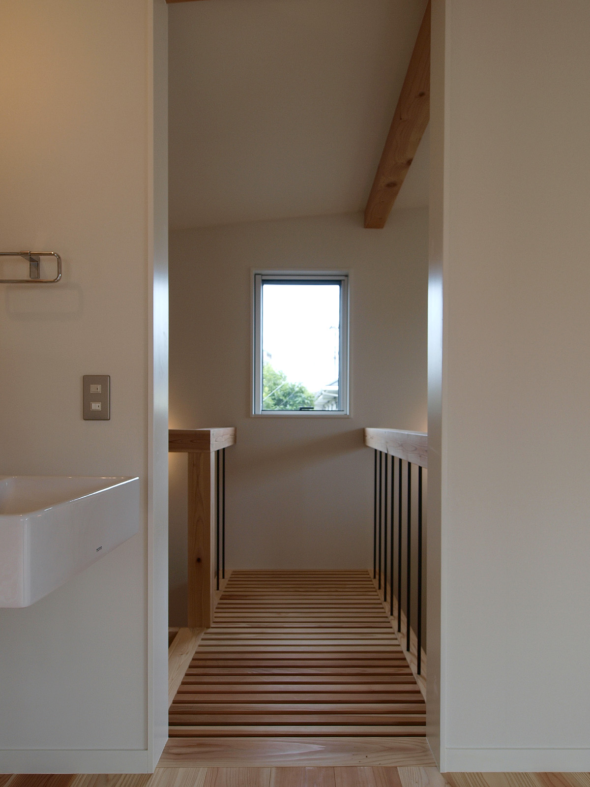 にしこいの家 2階階段踊り場