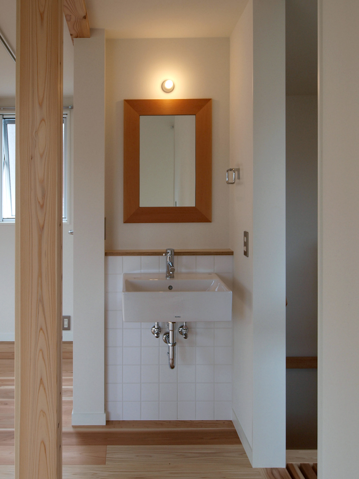 にしこいの家 2階 階段踊り場