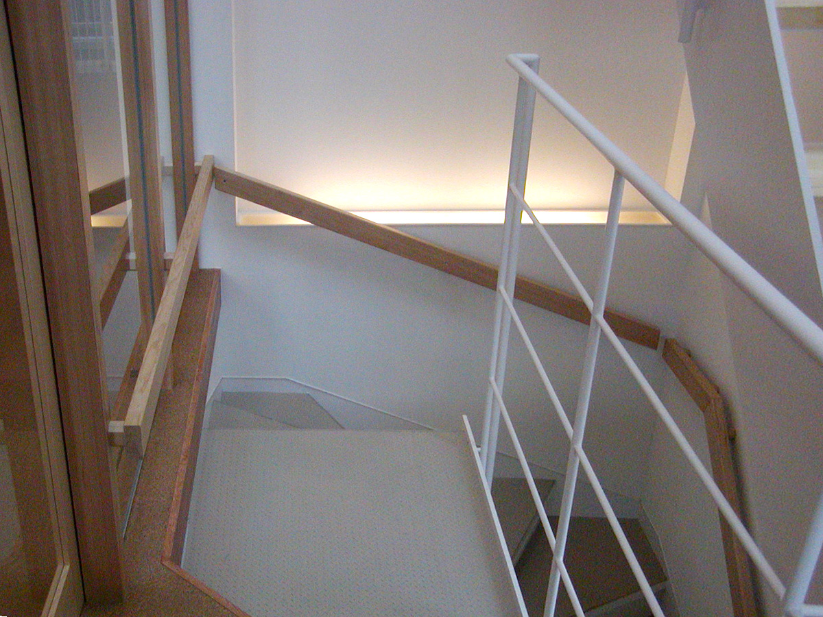 ２世帯住宅　No.４（ナンバーフォー）　2階階段