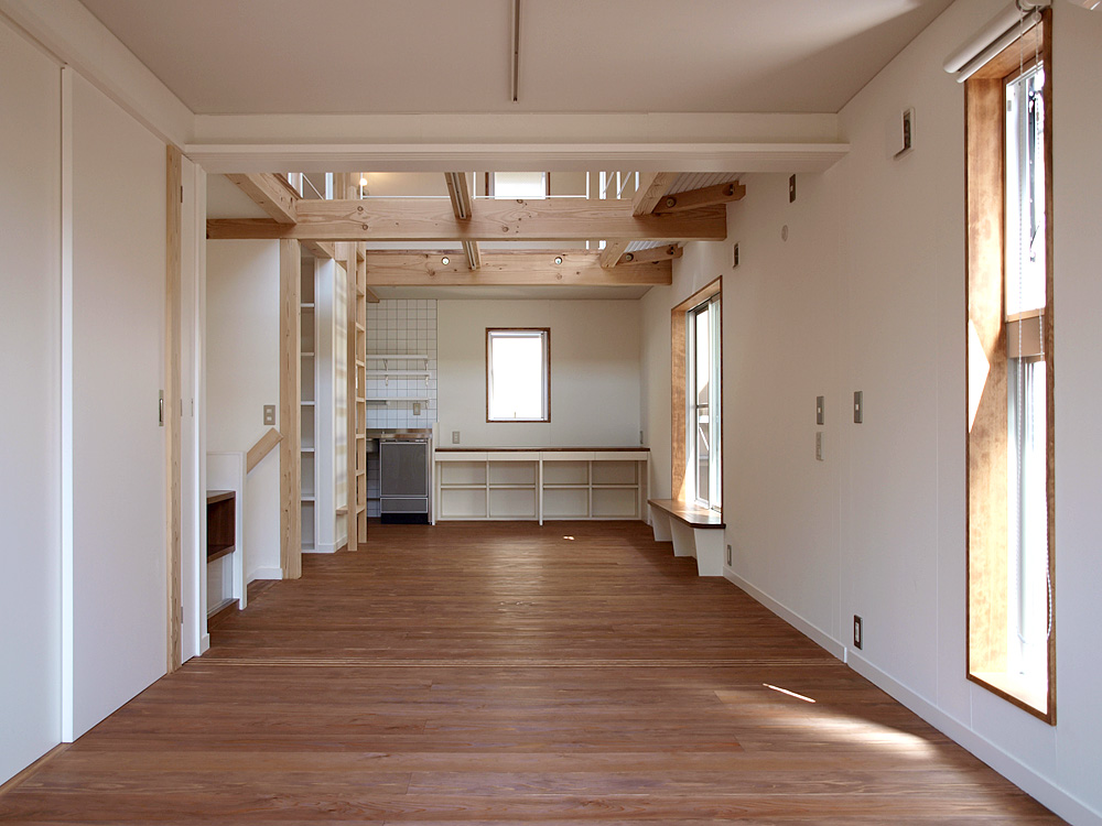 リト　２階寝室　リビング方向を見る