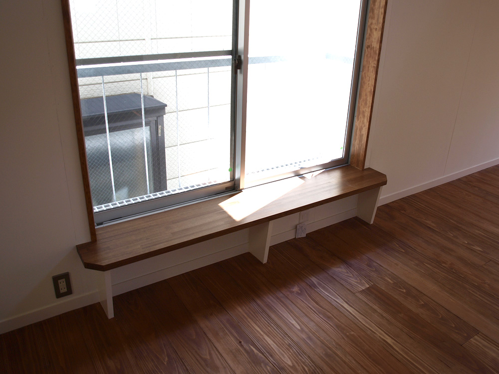 リト　２階リビング 窓台