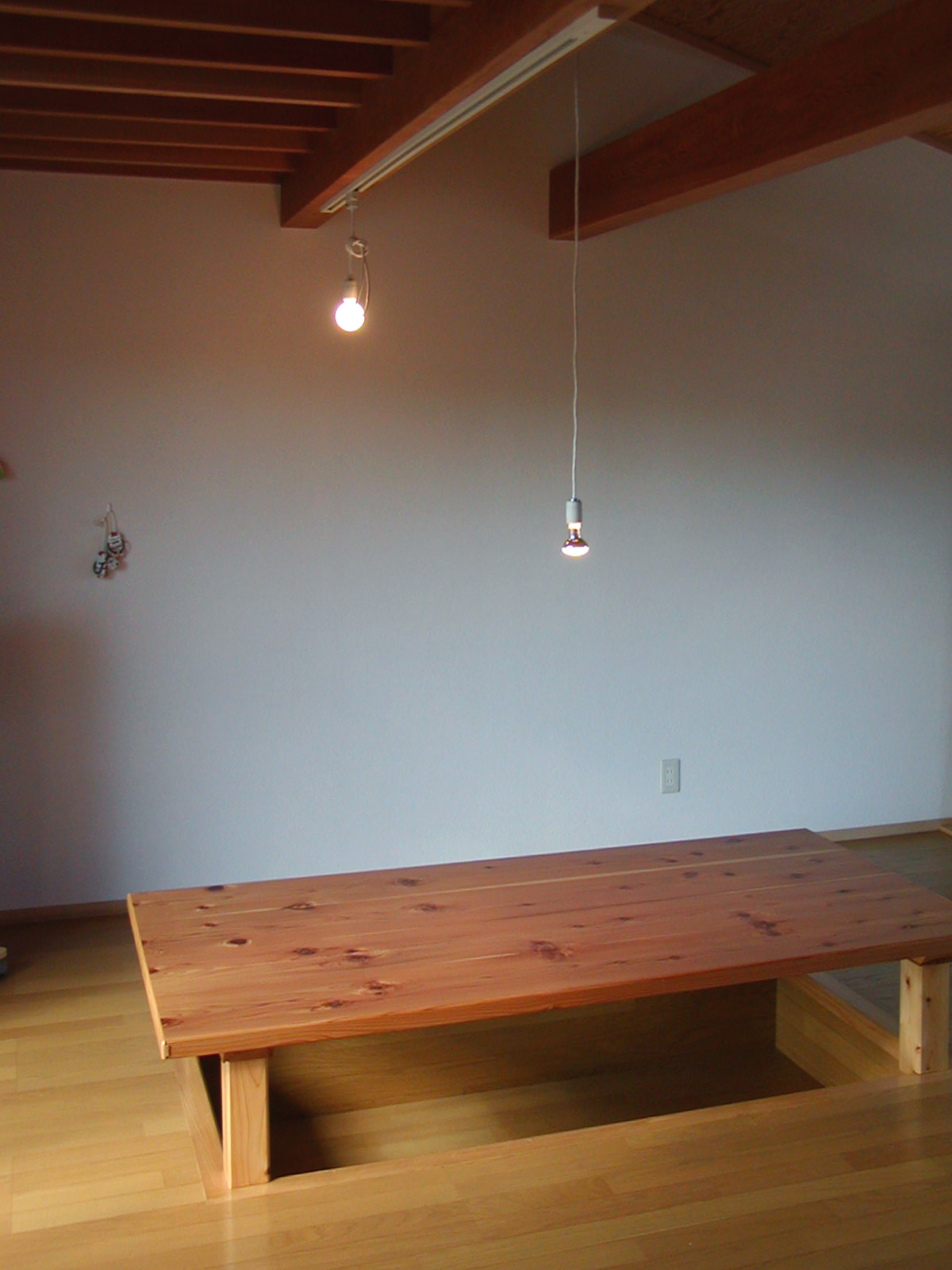 週末住宅 ST-house リビングの掘り炬燵