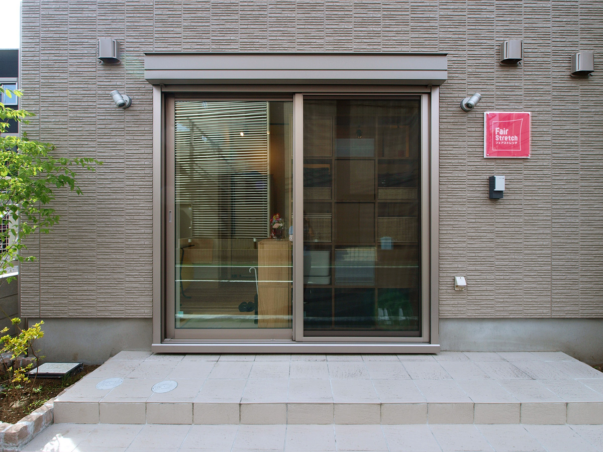 杉板の床のストレッチスタジオ。フェアストレッチ（杉並）