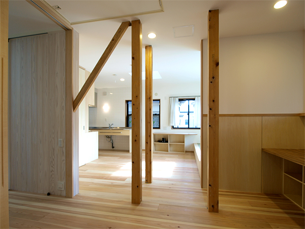 リビングに入ったところからみる