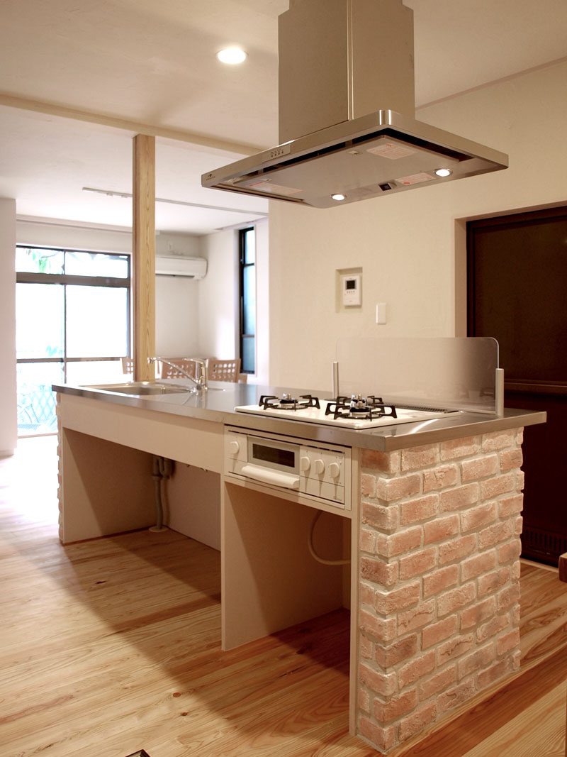 猫と夫婦の家のリフォーム　中野の家R　アイランド型キッチン