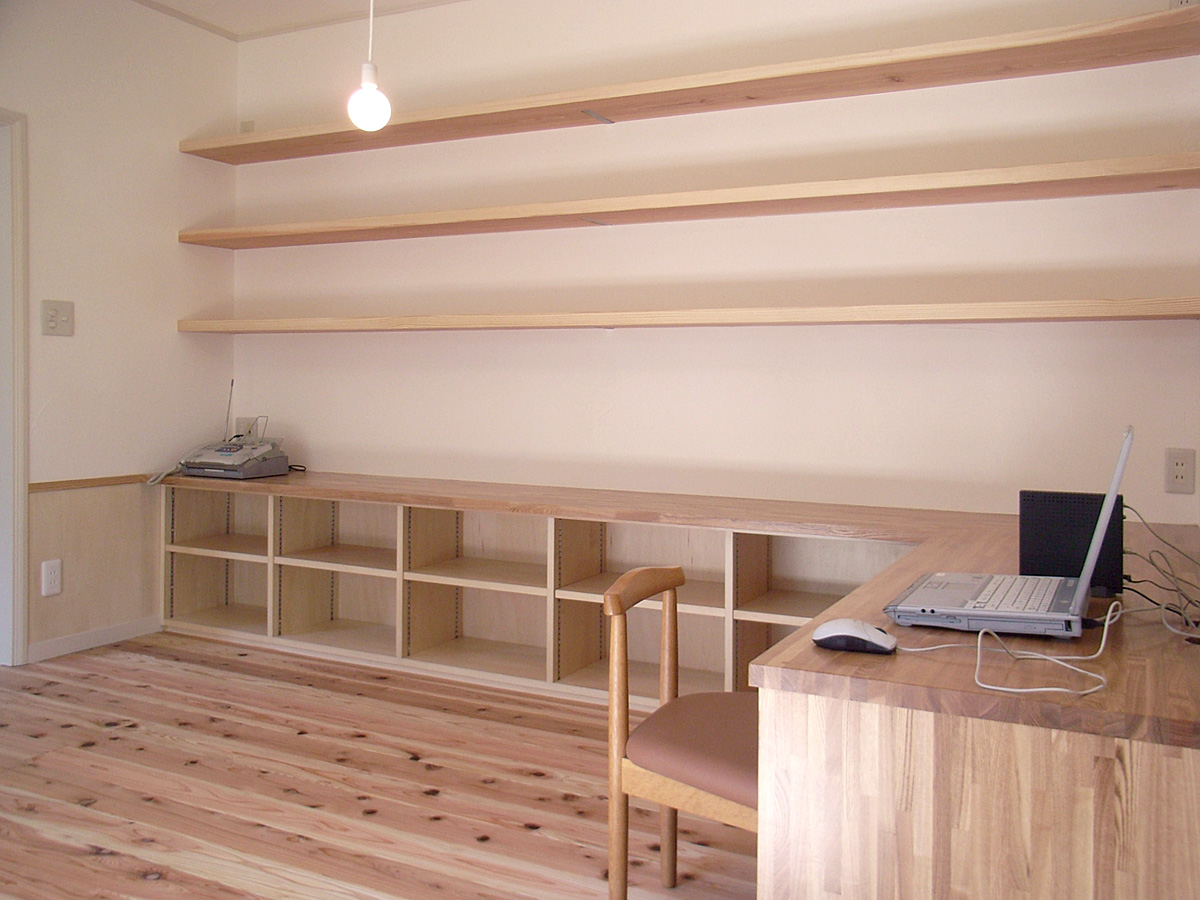 築20年2x4のリフォーム なずなハウス リビング作り付の棚とカウンター収納