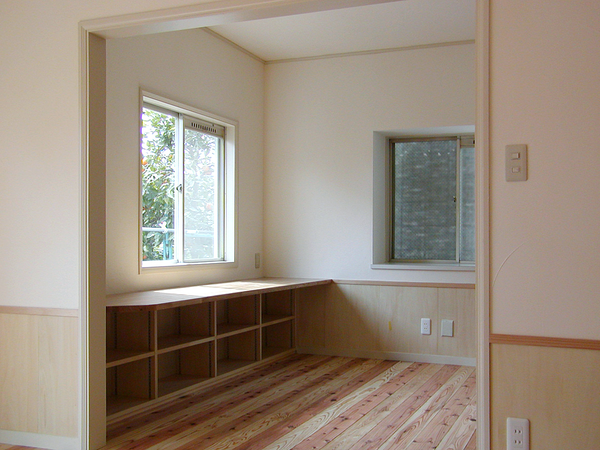 築20年2x4のリフォーム なずなハウス ダイニングの机