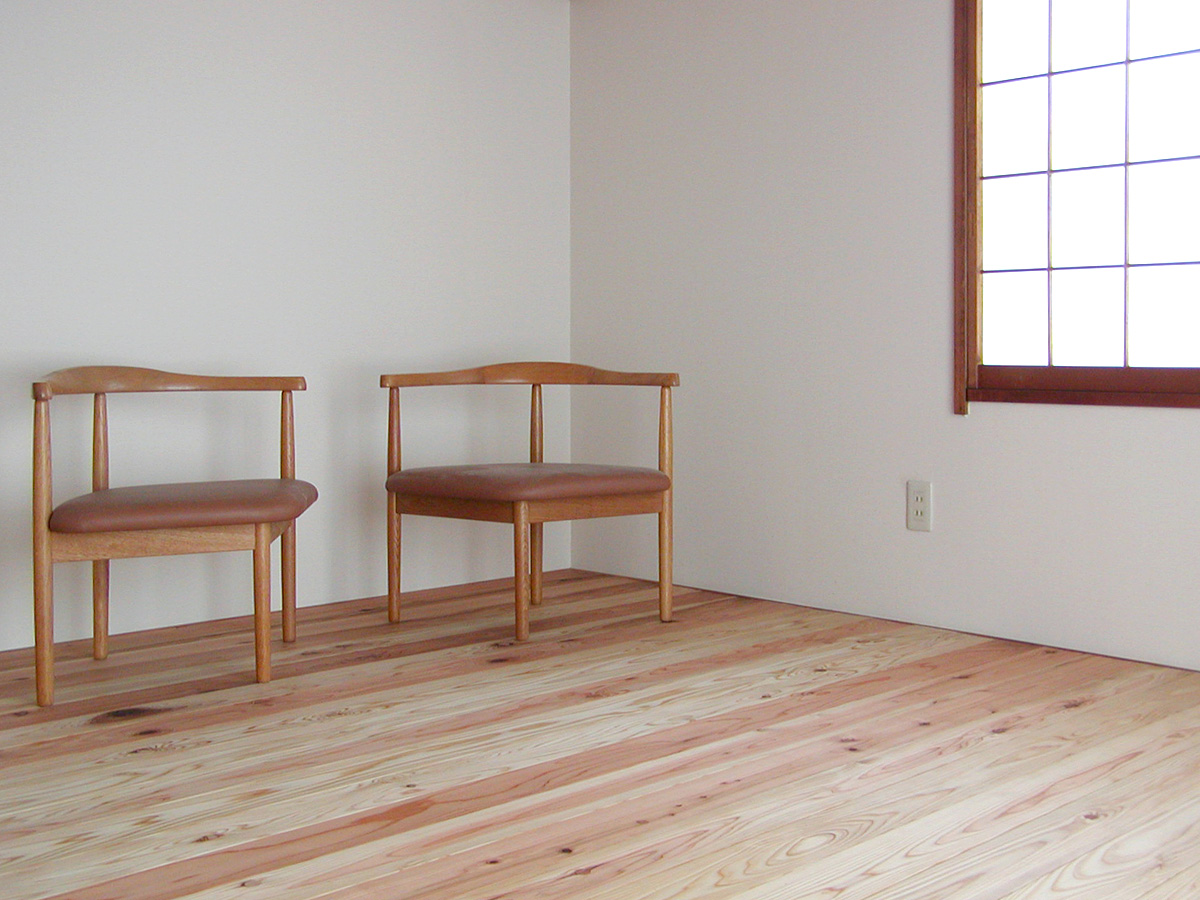 築20年2x4のリフォーム なずなハウス 2階和室と椅子