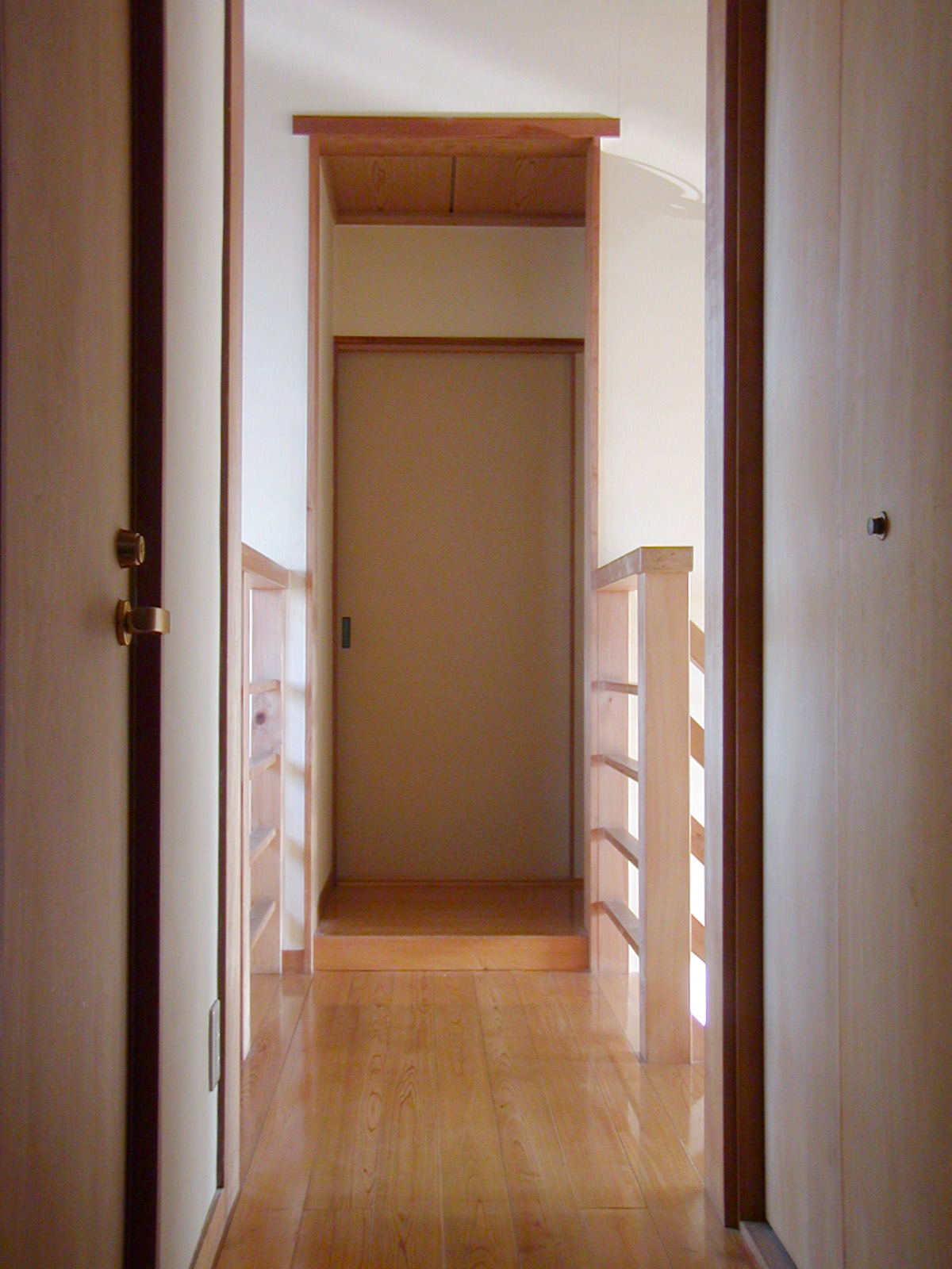 土間玄関のある2世帯住宅 S-house 2階廊下