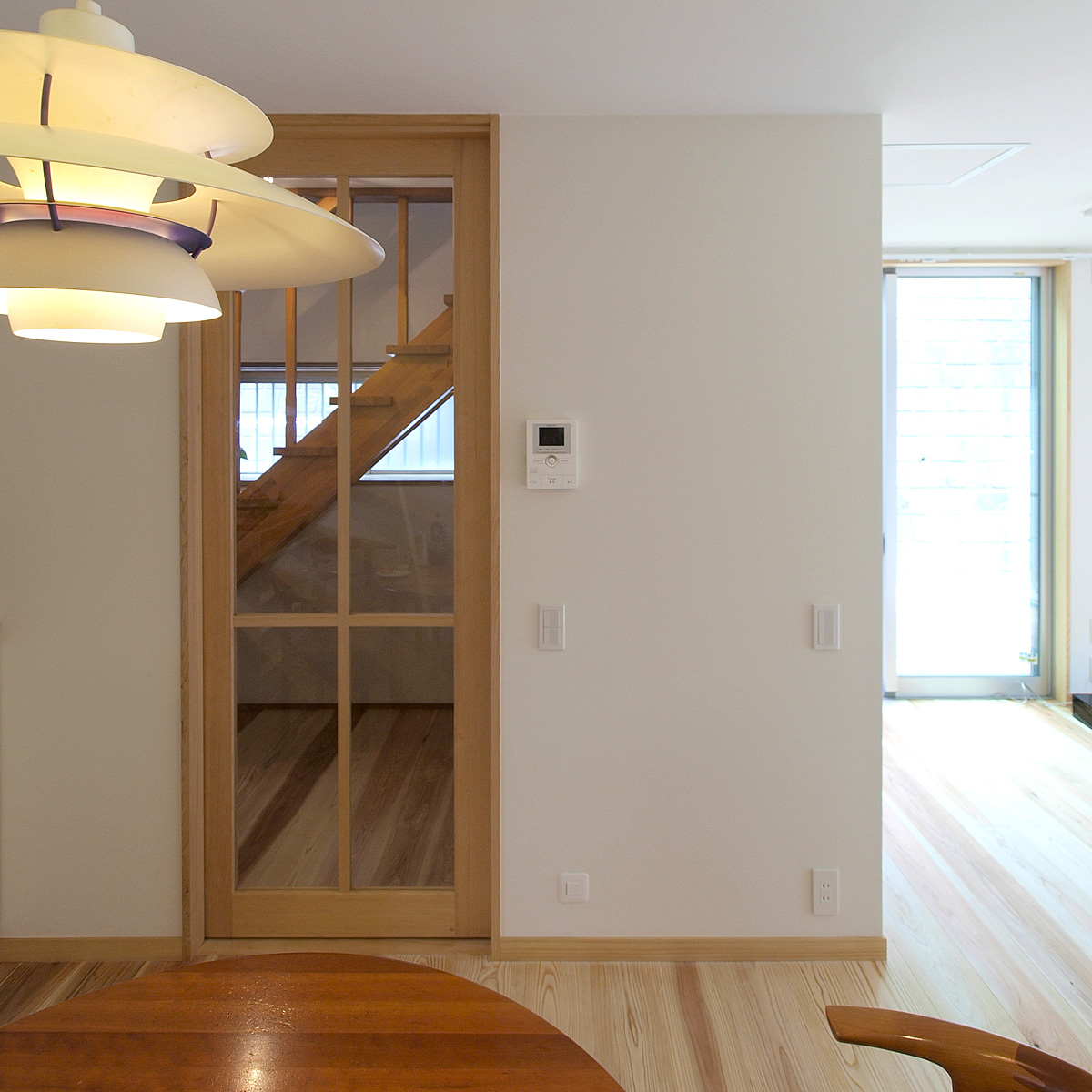 sato*sato　１階ダイニング　入口引戸