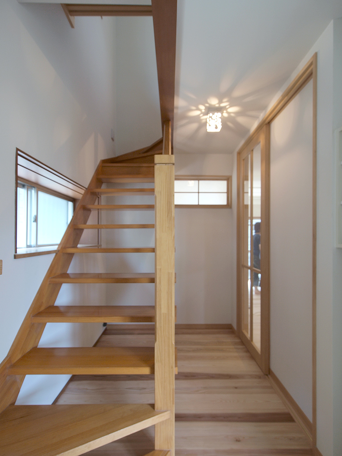 sato*sato　１階　階段　廊下