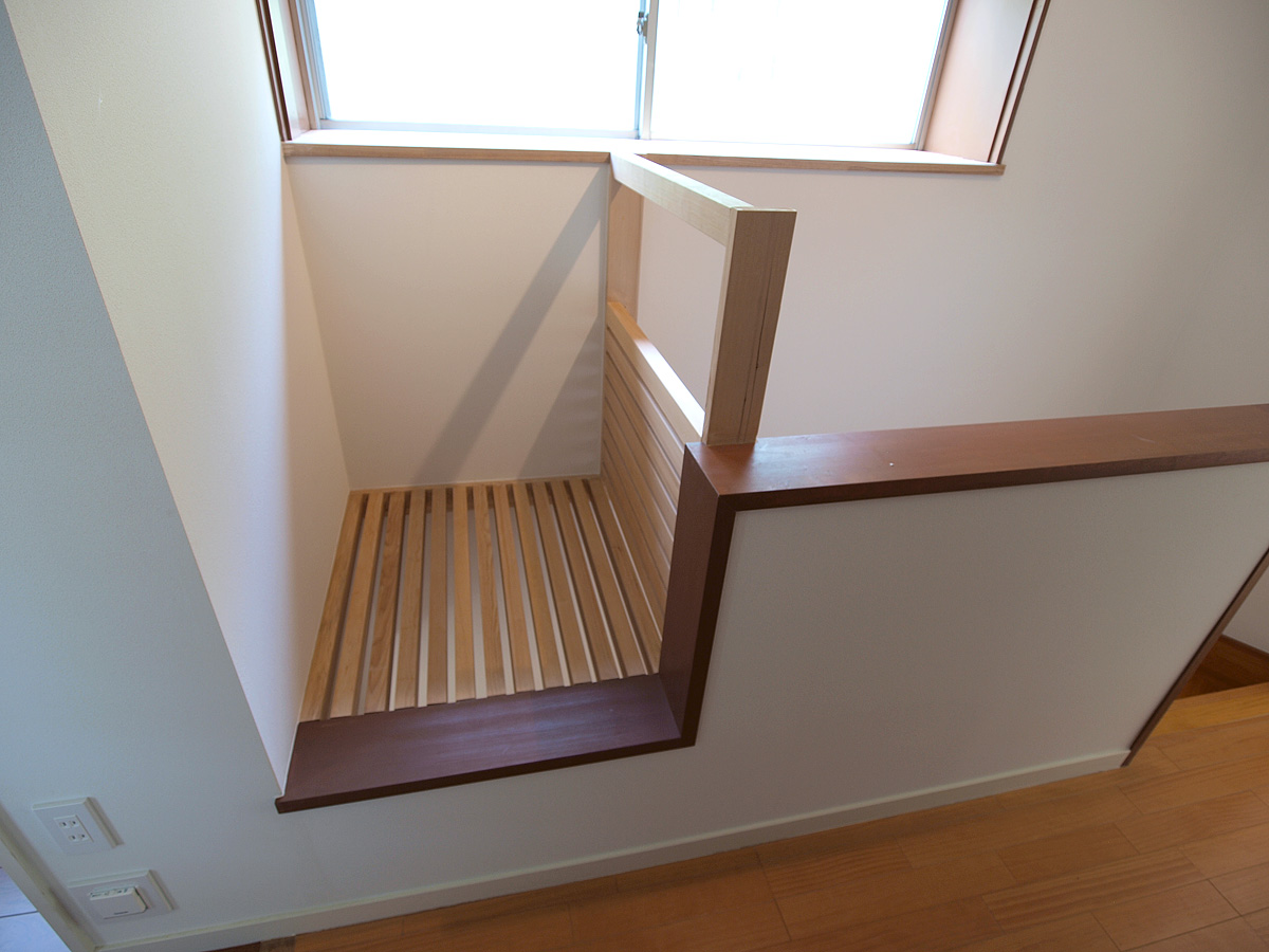 階段上に作った格子床